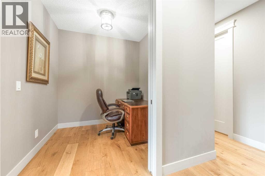105 Carringvue Manor NW — photo 4