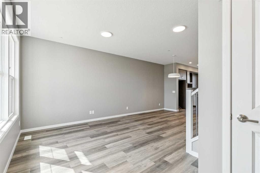 205 Hotchkiss Road SE — photo 3