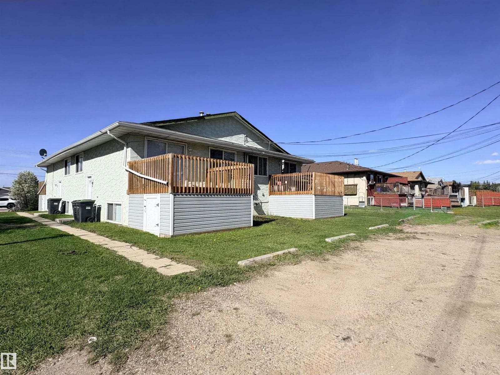4537 50 AV — photo 3