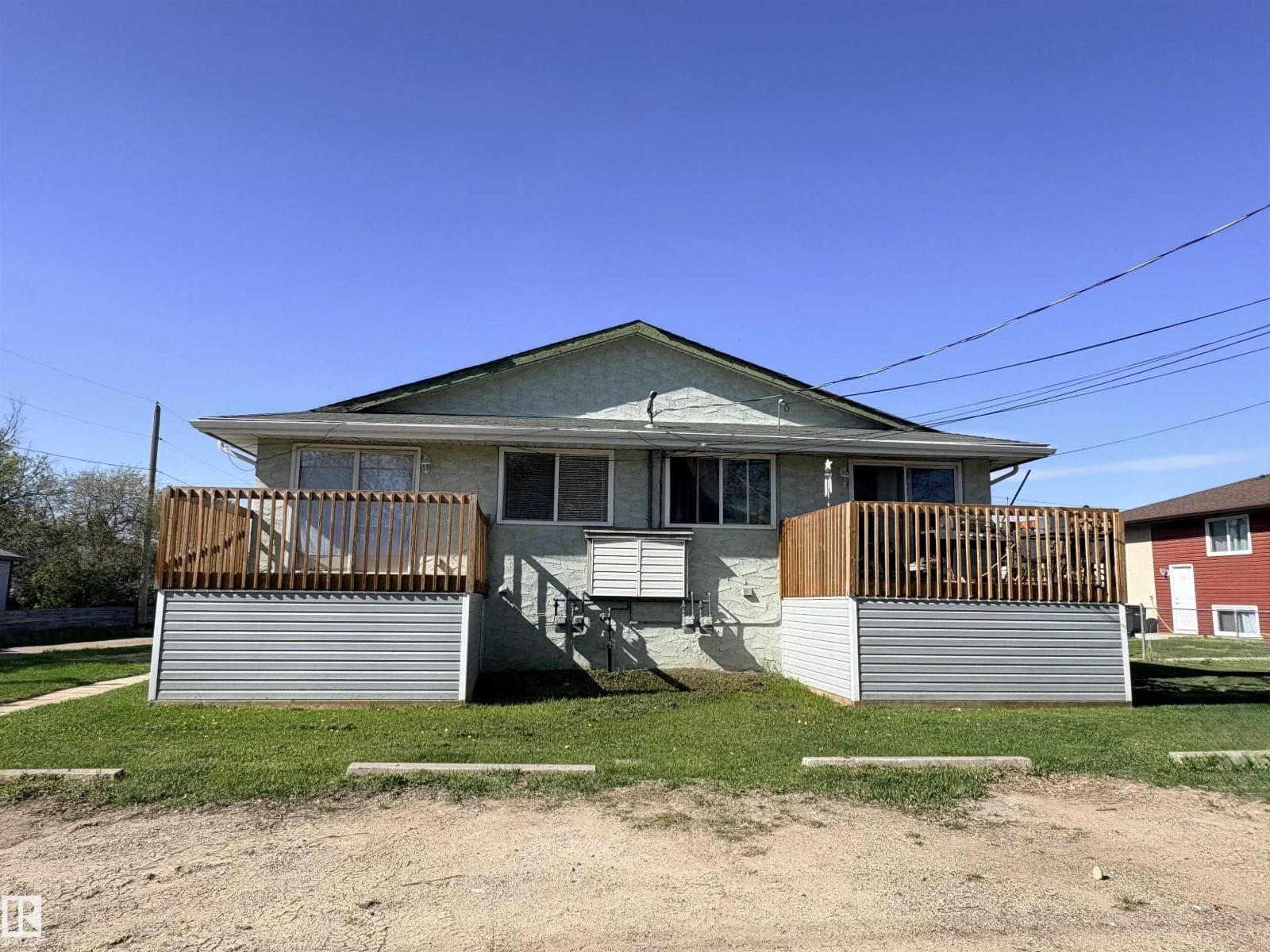 4537 50 AV — photo 4