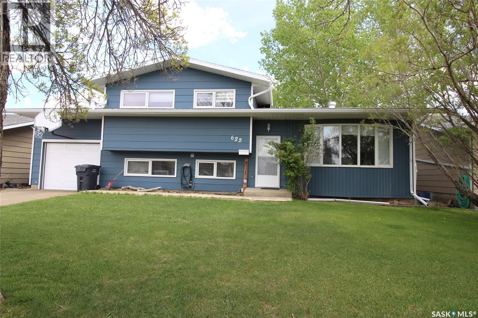 622 9th STREET W