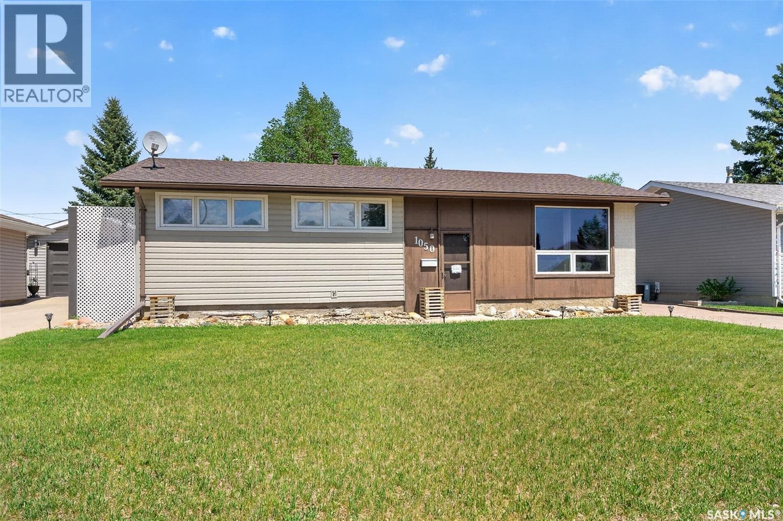 1050 Simcoe STREET