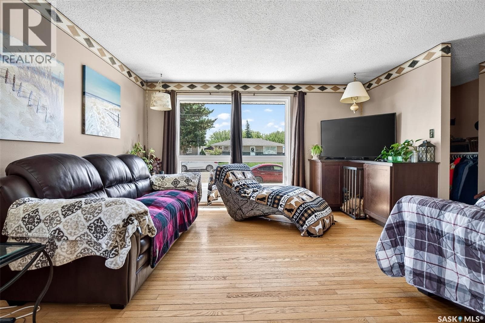 1050 Simcoe STREET — photo 3
