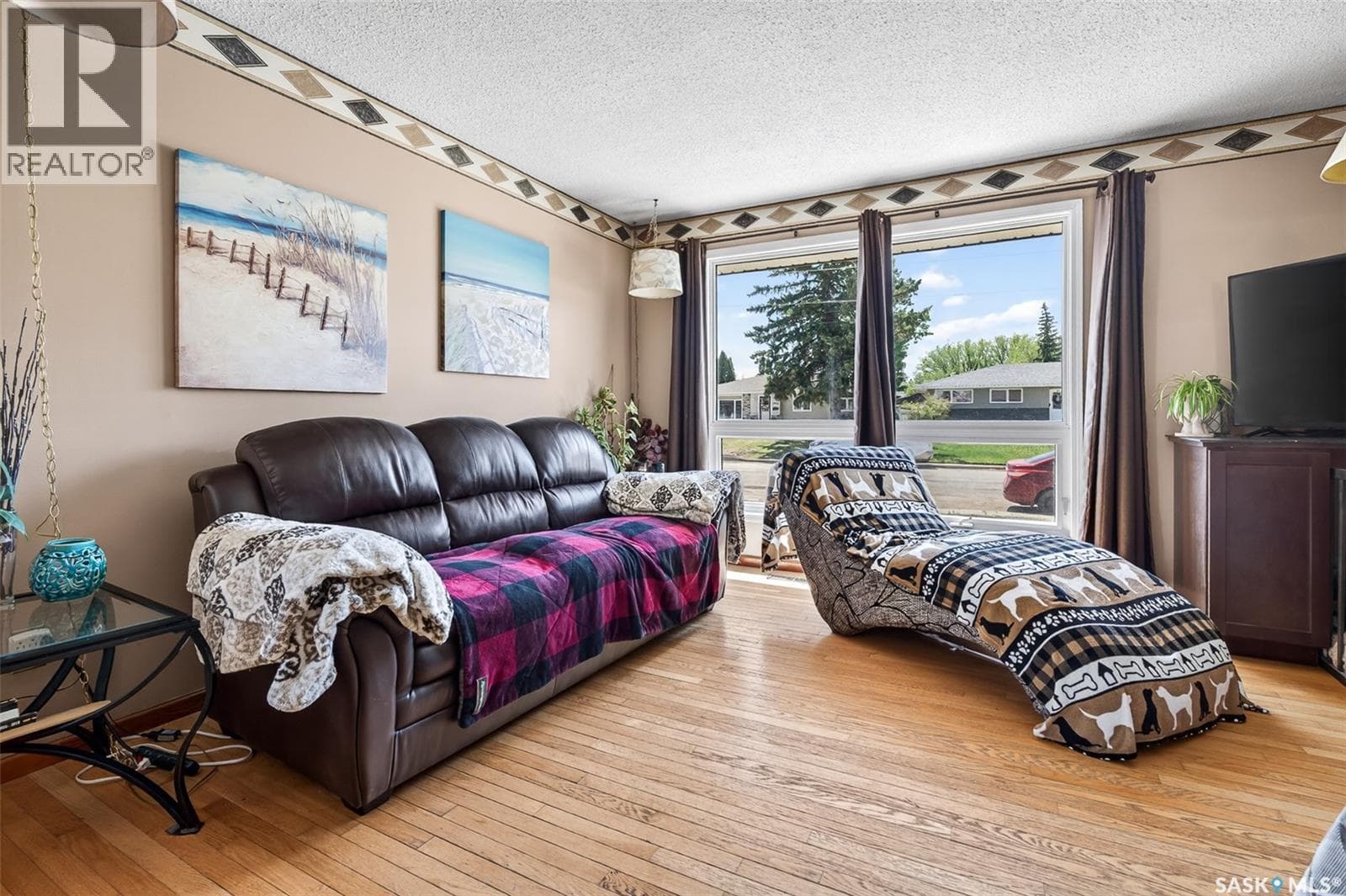 1050 Simcoe STREET — photo 4