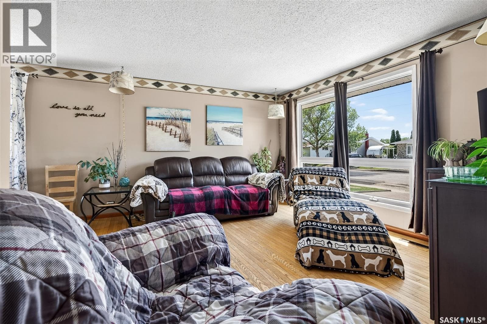 1050 Simcoe STREET — photo 5