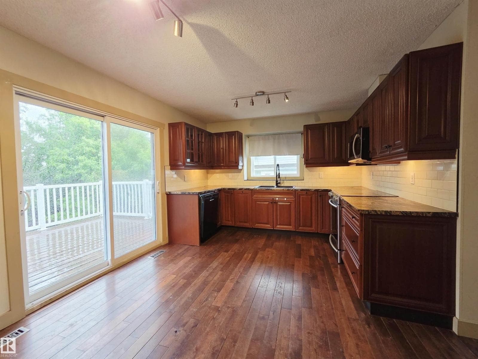 114 WESTBOURNE RD — photo 4