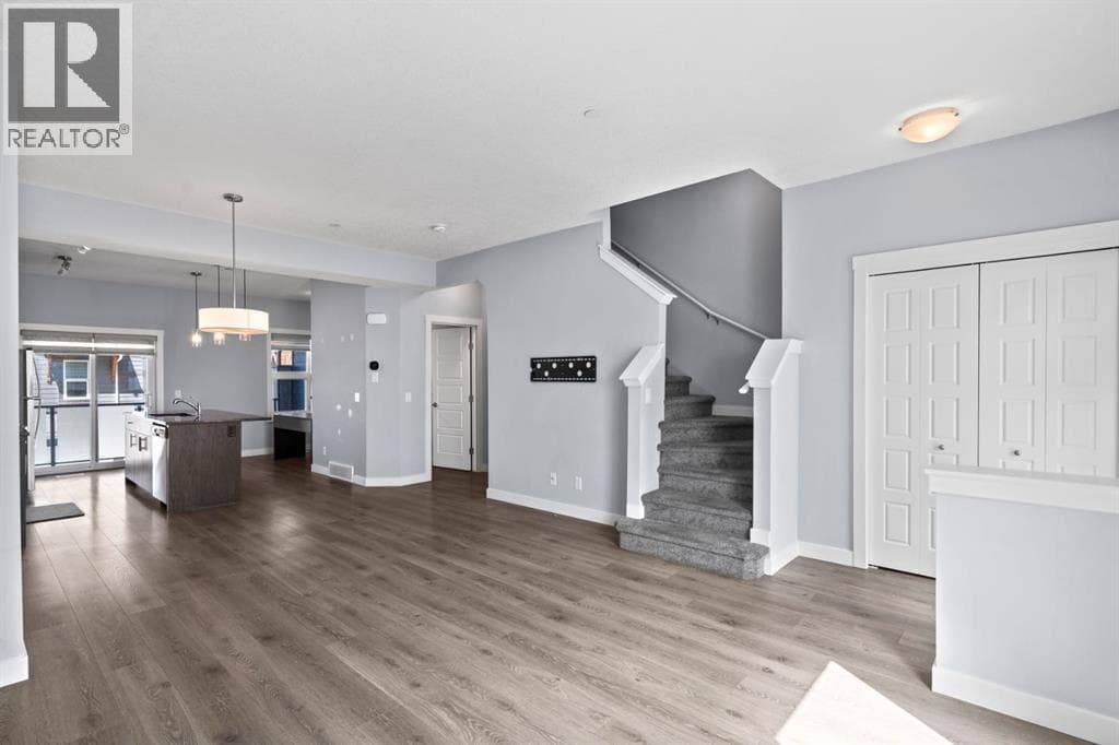 241 Livingston Common NE — photo 4