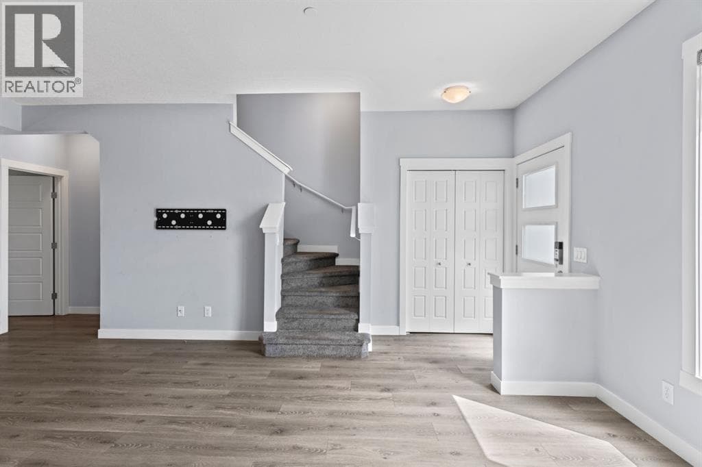 241 Livingston Common NE — photo 3