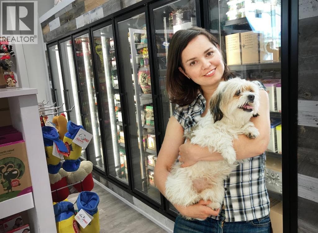 1212 Edmonton Pet Store Avenue N