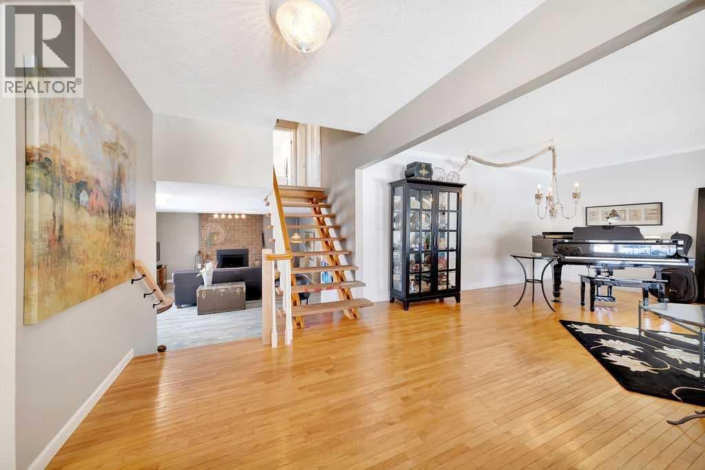 810 10 Avenue — photo 3