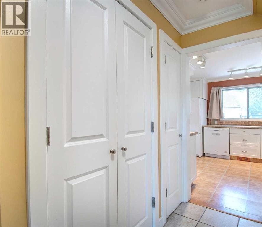 294 Southampton Drive SW photo 7