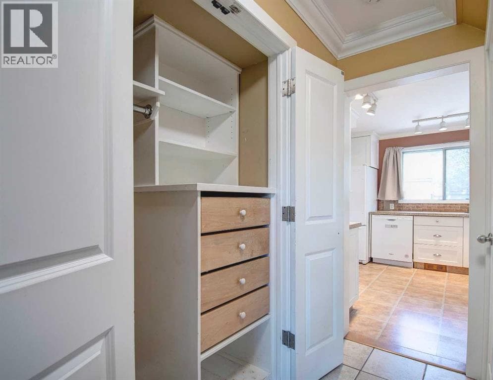 294 Southampton Drive SW photo 8