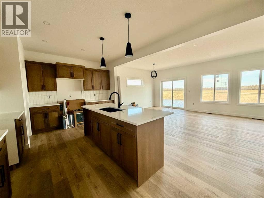7057 85 Street — photo 3