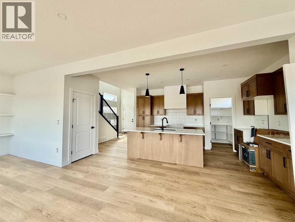 7057 85 Street — photo 4