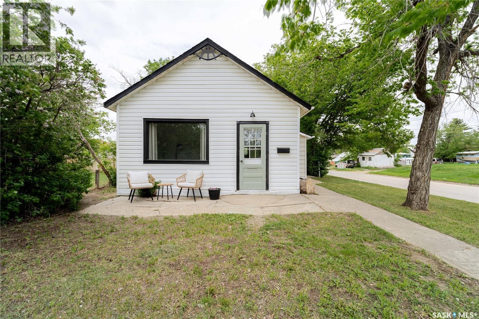 1102 IROQUOIS STREET W — photo 2