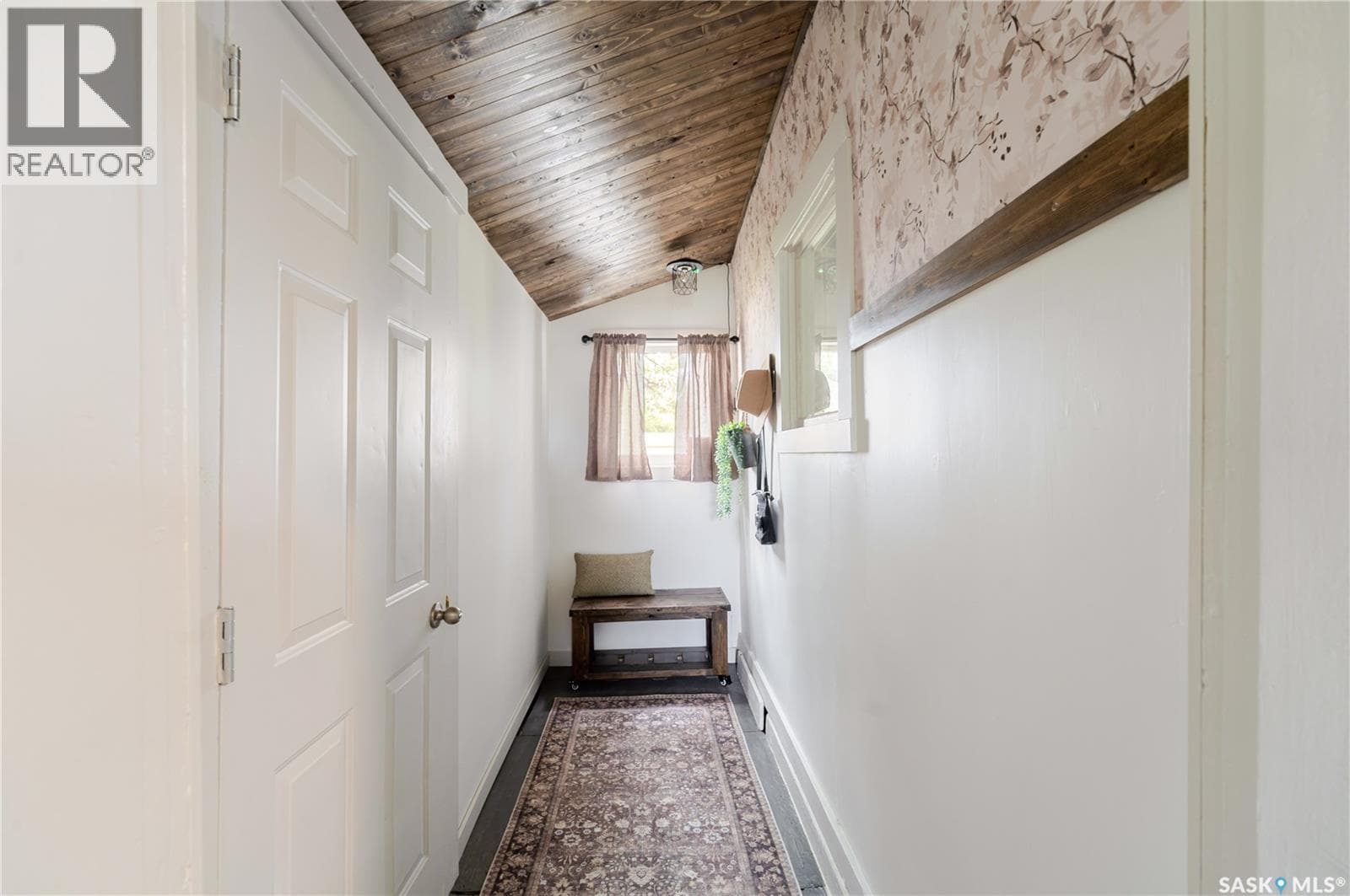 1102 IROQUOIS STREET W — photo 3