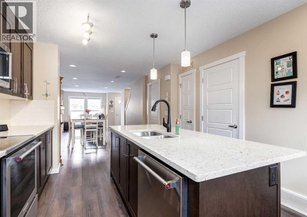 606 Cranford Mews SE