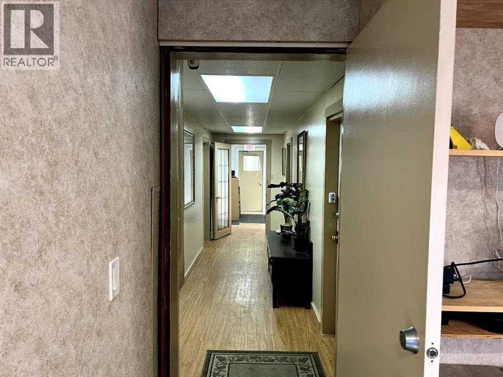 5013 50 Avenue — photo 3