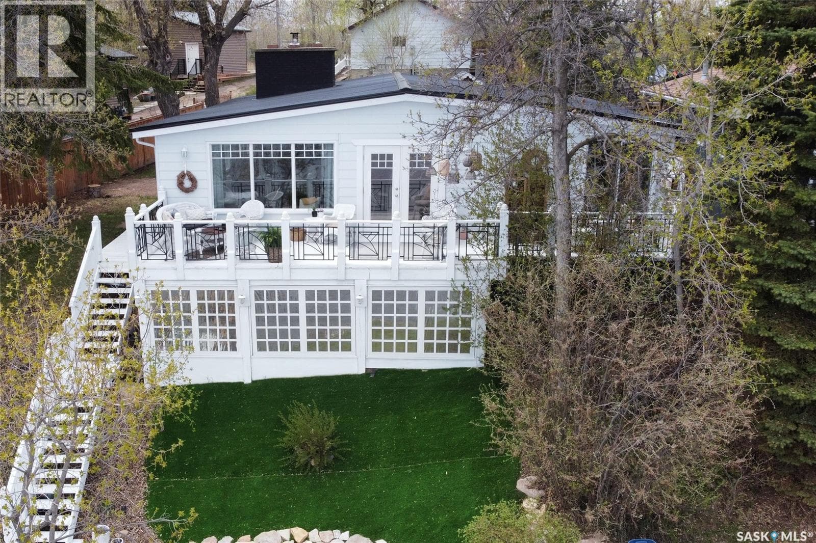 8 Lakeside DRIVE — photo 2
