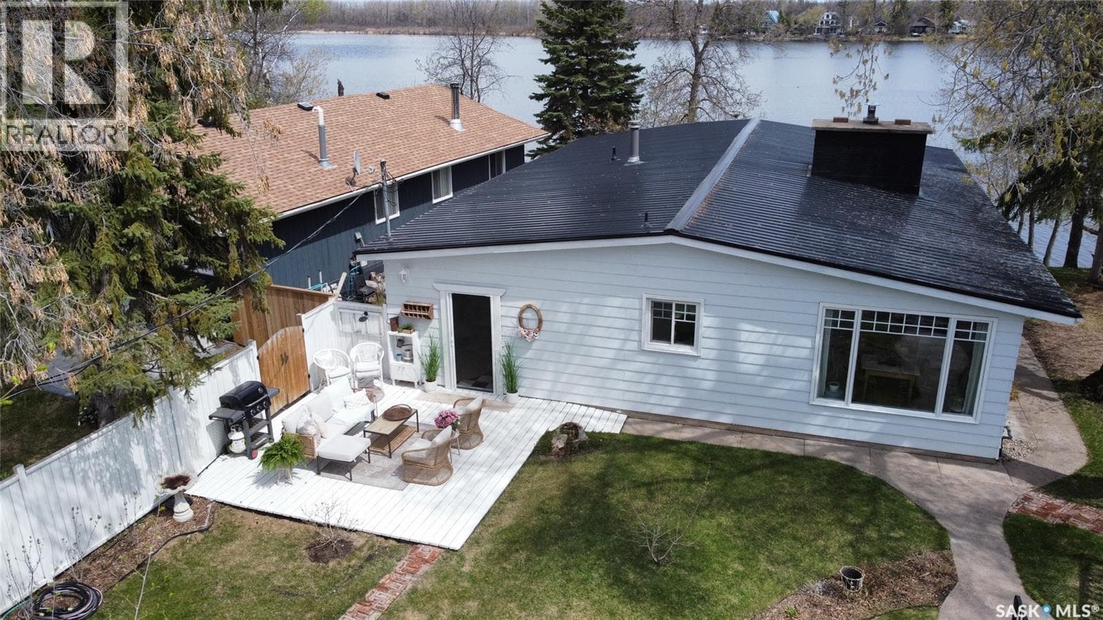 8 Lakeside DRIVE — photo 5