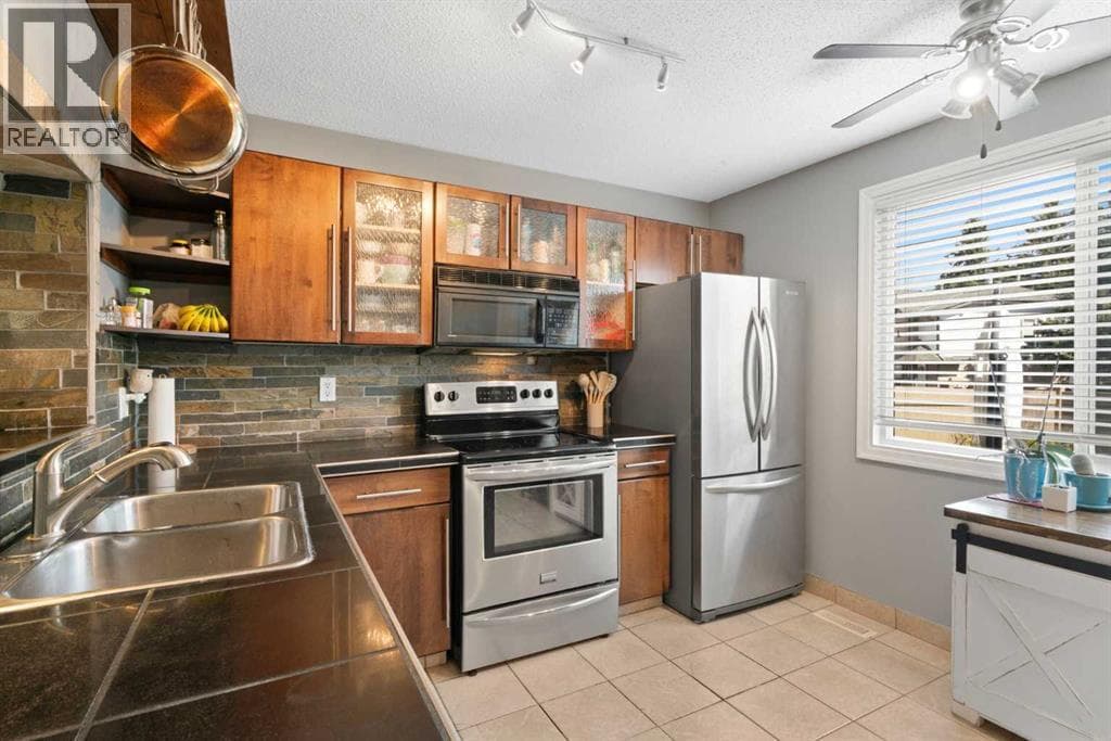 530 Woodbine Boulevard SW — photo 3