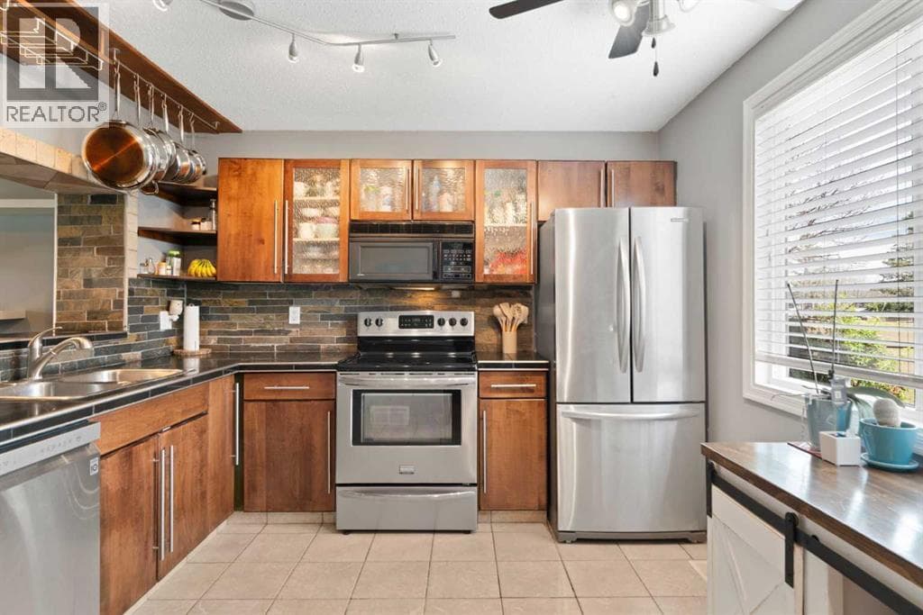 530 Woodbine Boulevard SW — photo 2