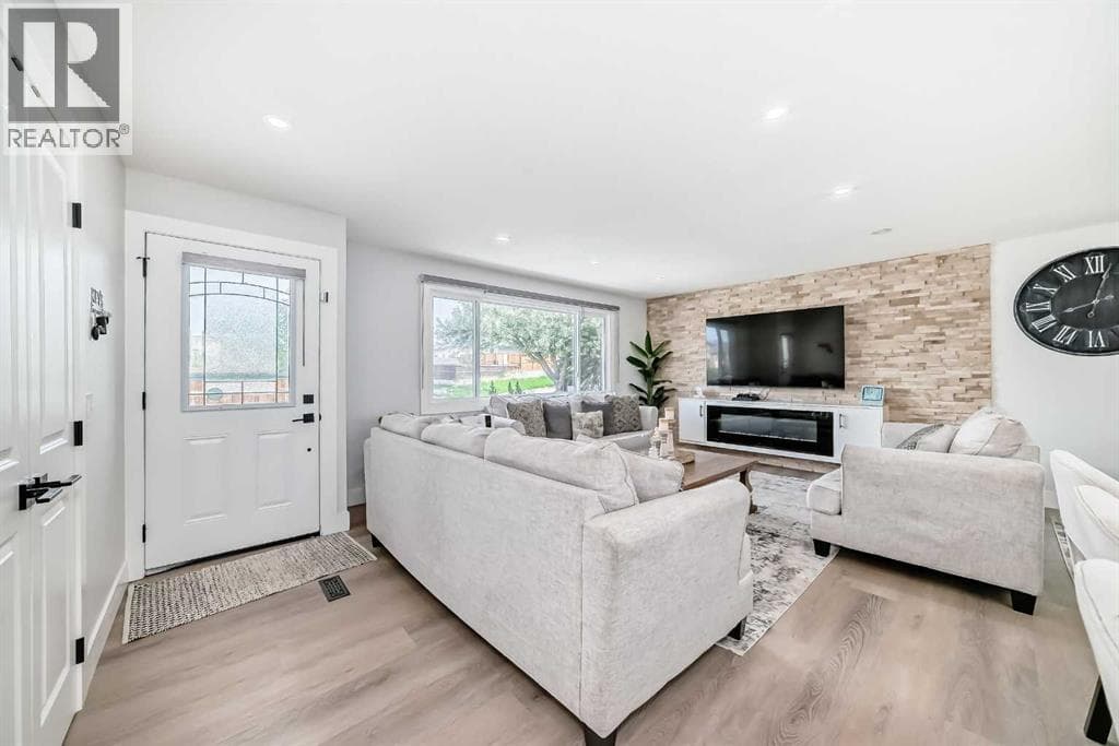 12 Rundleson Way NE — photo 5