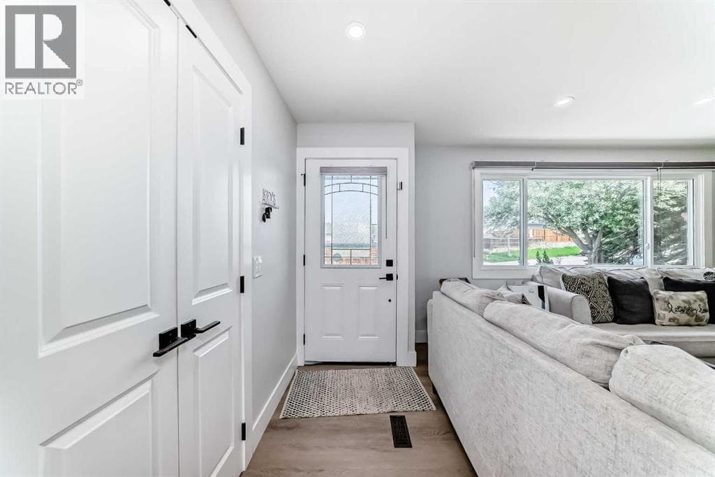 12 Rundleson Way NE — photo 3