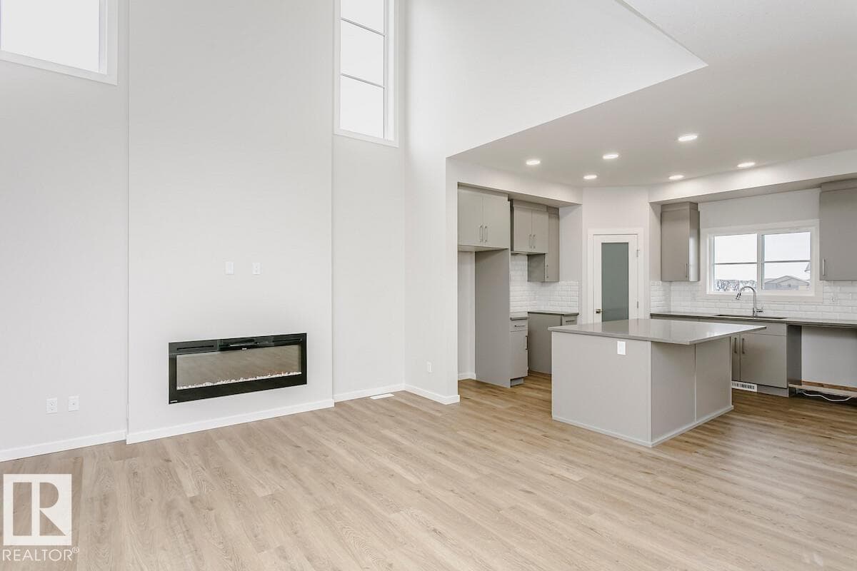 2944 65 ST SW — photo 3
