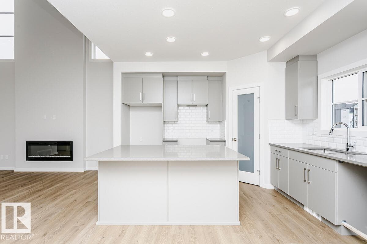 2944 65 ST SW — photo 4