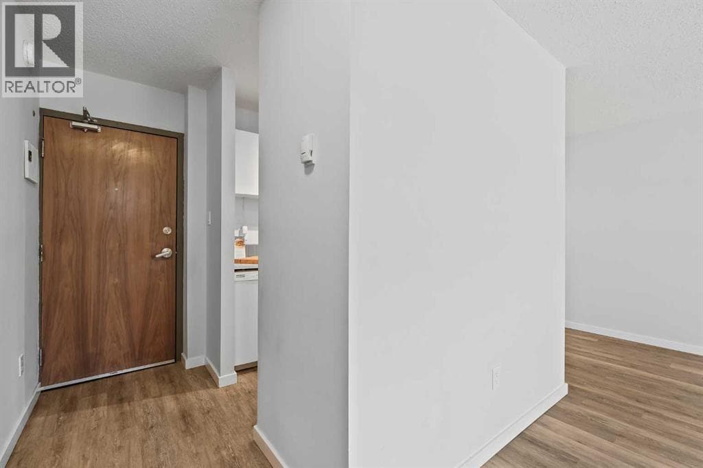 204, 310 4 Avenue NE photo 2