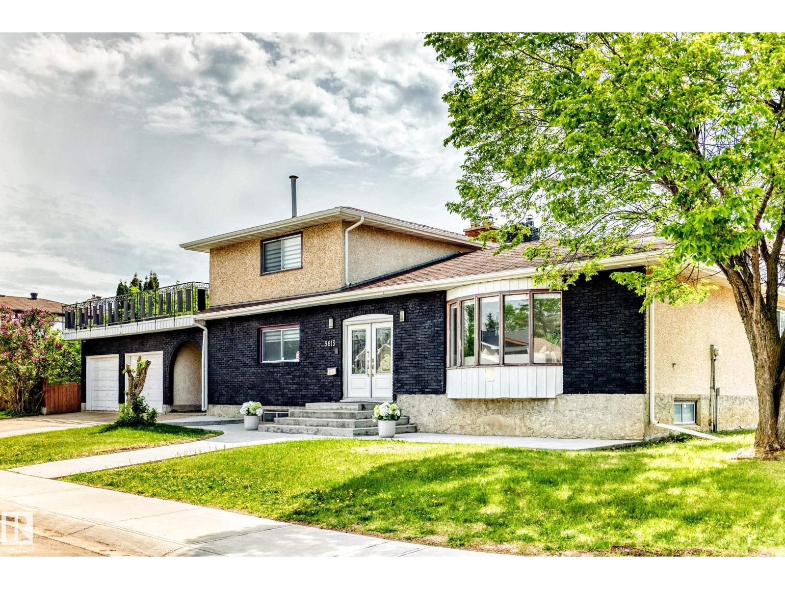 9815 159 AV NW