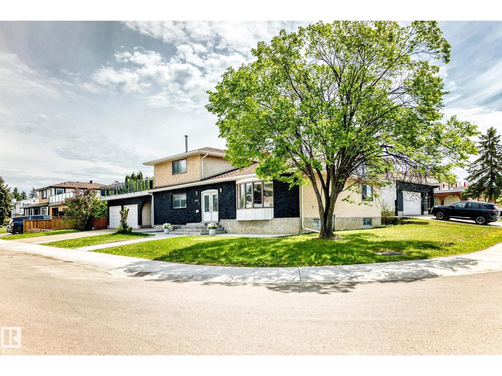 9815 159 AV NW — photo 3