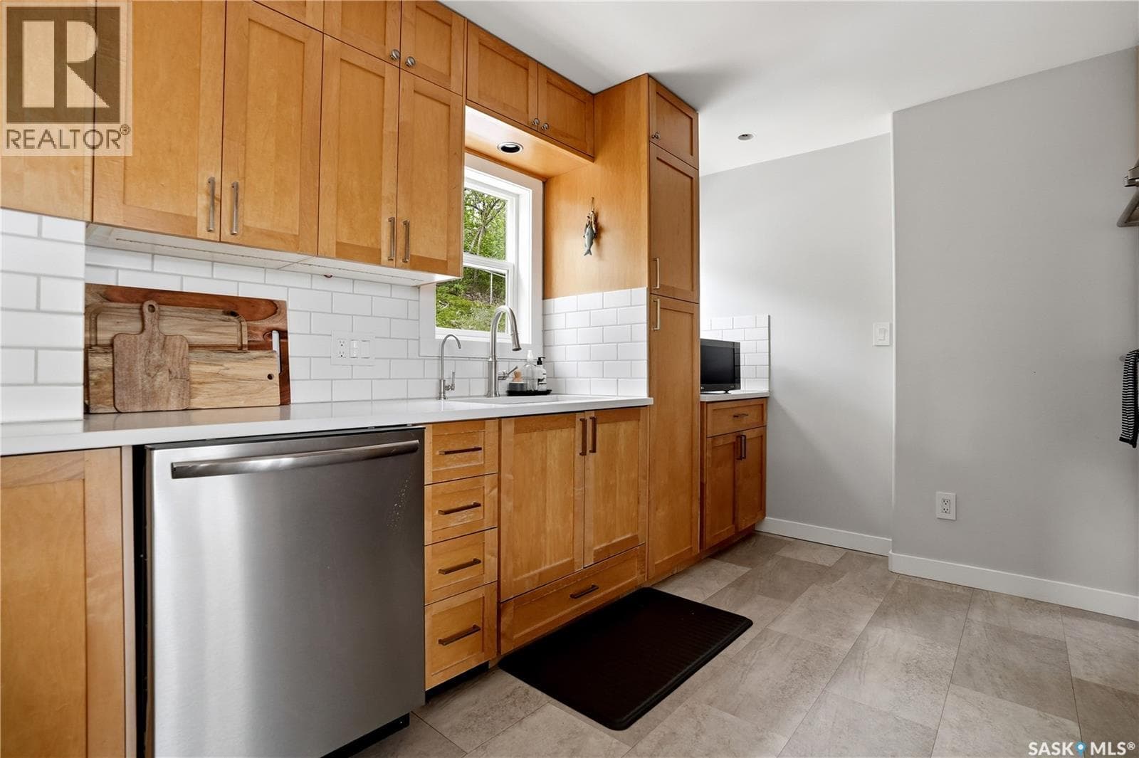 290 B-SAY-TAH ROAD — photo 4