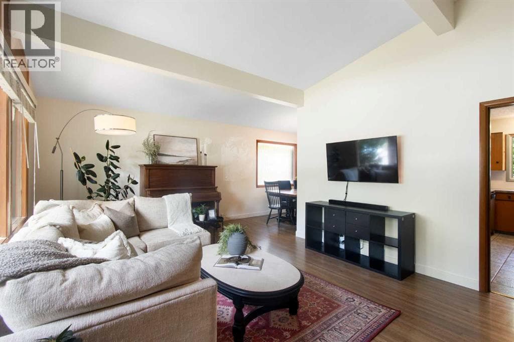 1948 Cottonwood Crescent SE — photo 4