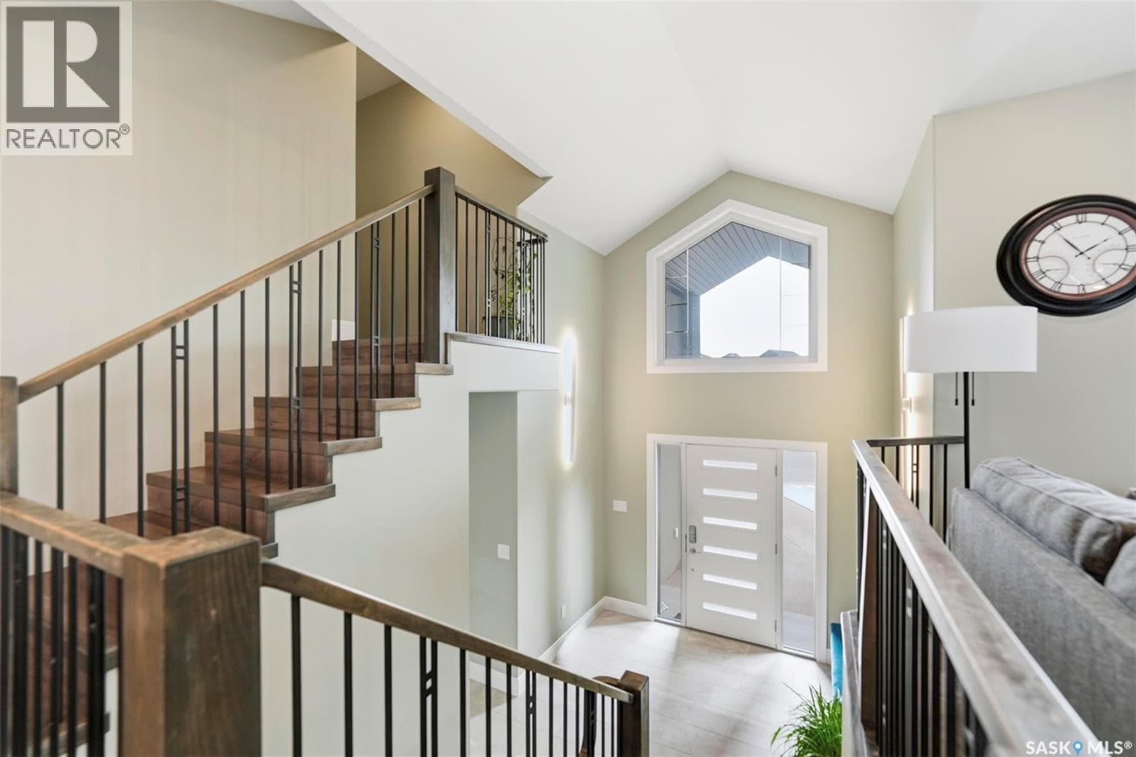 211 Burgess BAY — photo 4