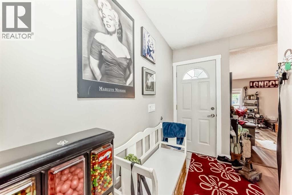 20 Deermont Way SE — photo 2