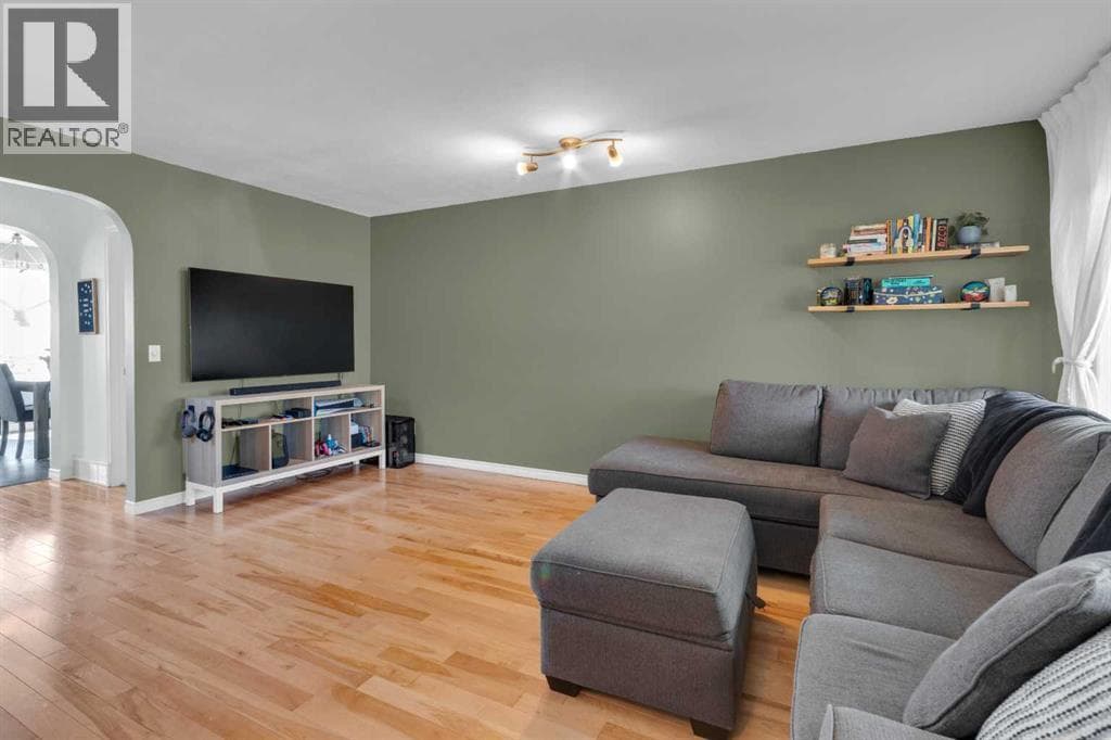 111 Arbour Meadows Close NW — photo 2