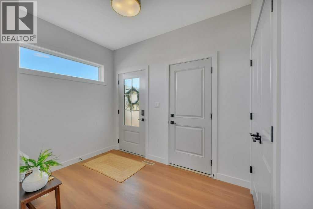 7 Vincent Gate — photo 3