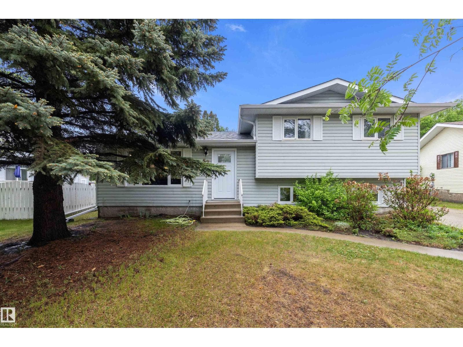 52 ALEXANDER DR — photo 2