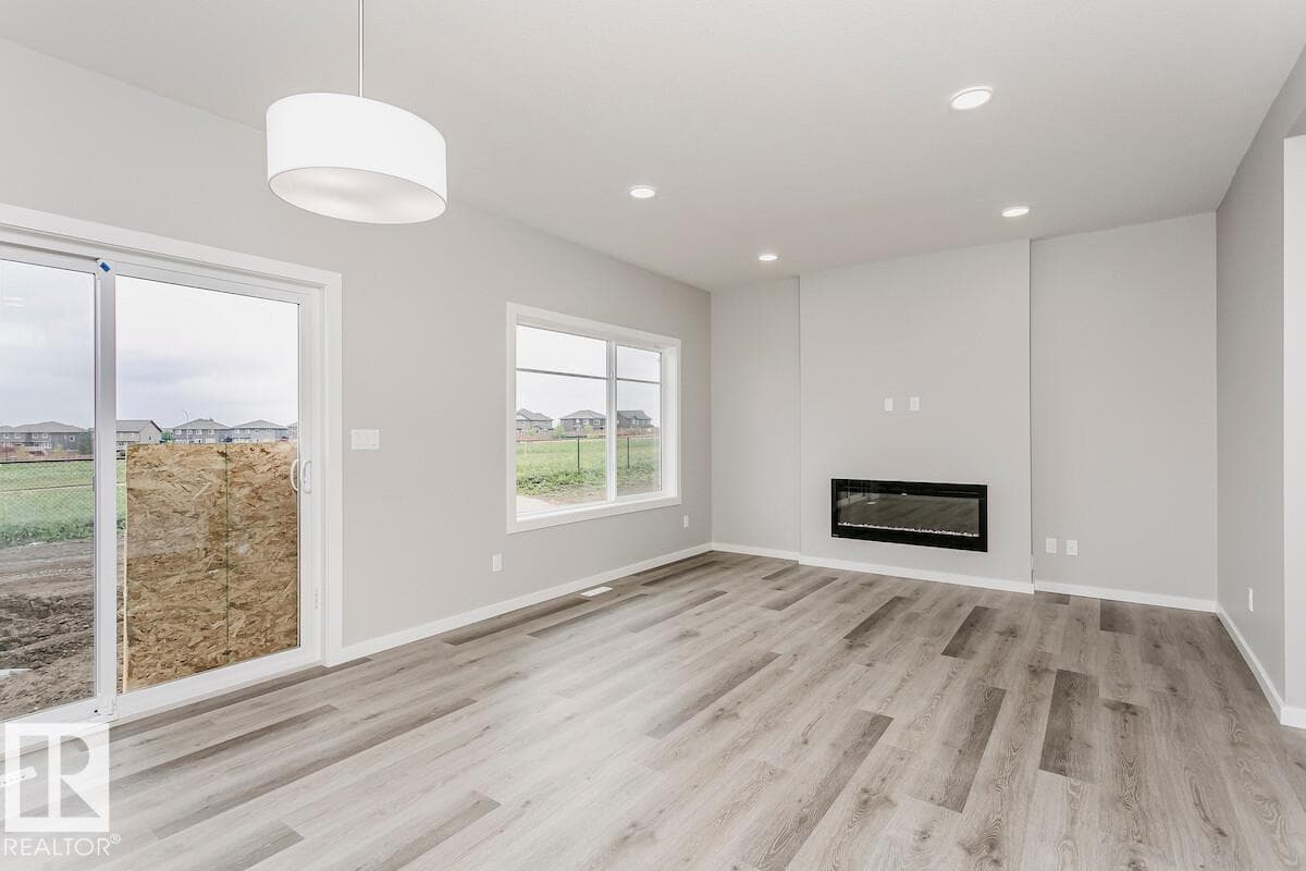 2811 62 ST SW — photo 3