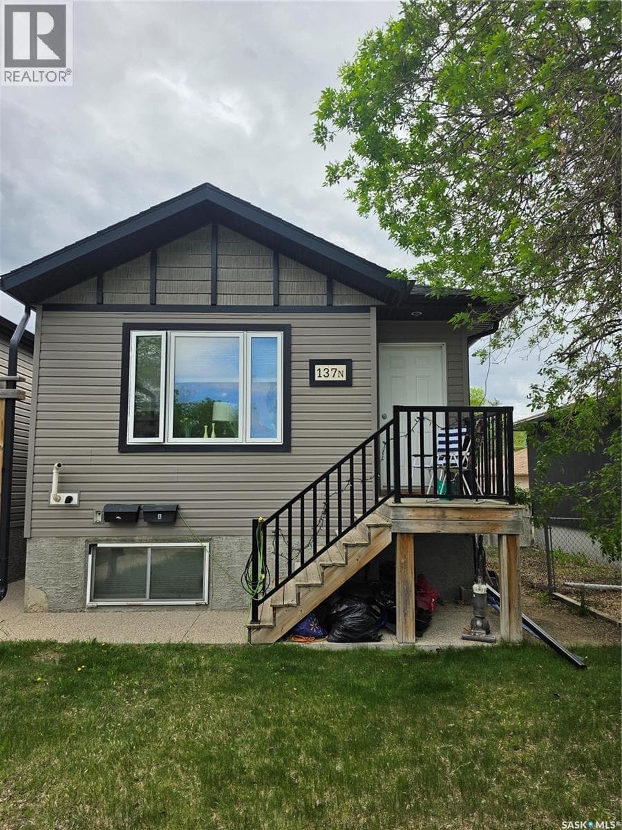 137 St John STREET N