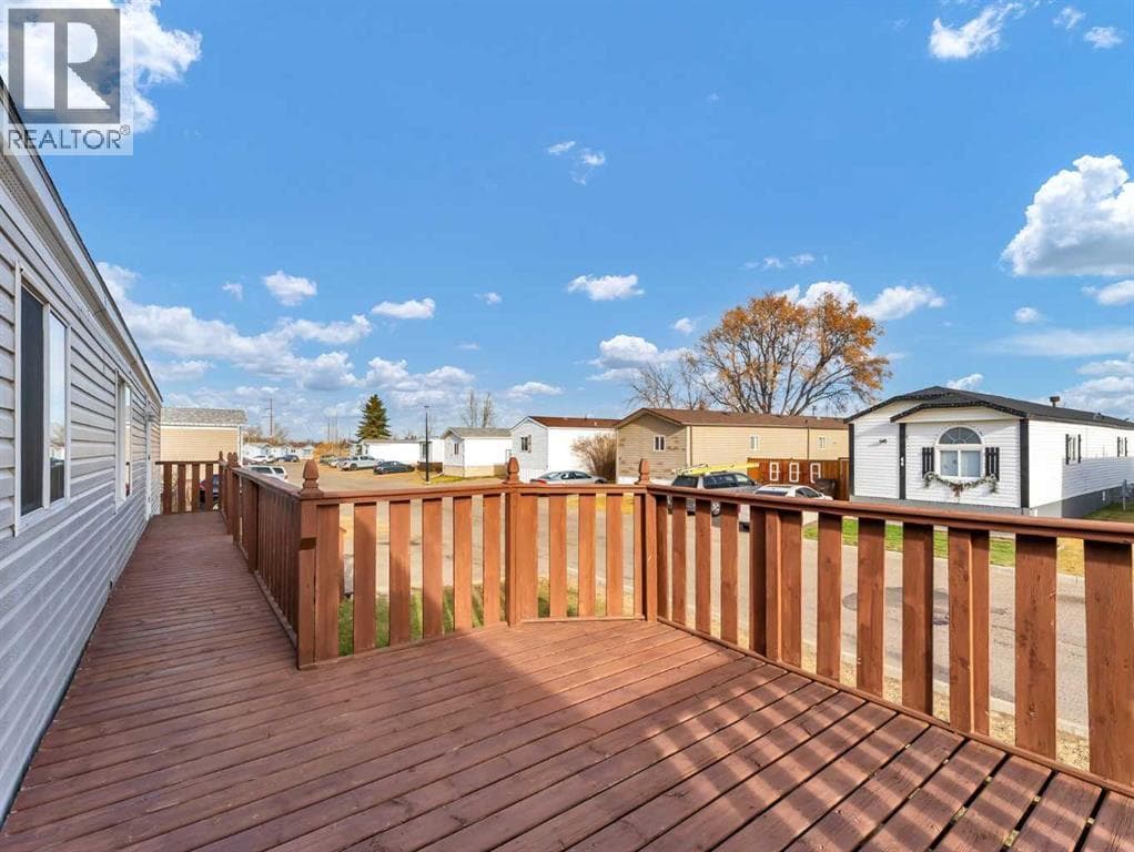 57 Maple Drive W — photo 2