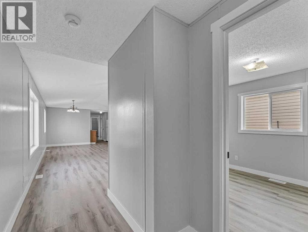 57 Maple Drive W — photo 4