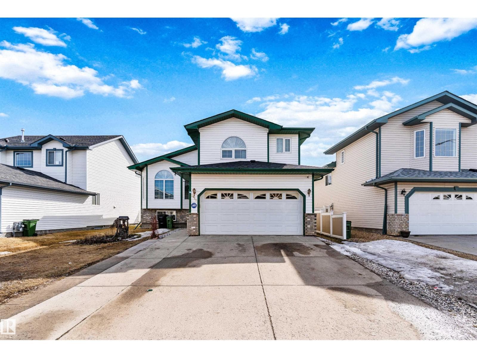 2915 151A AV NW