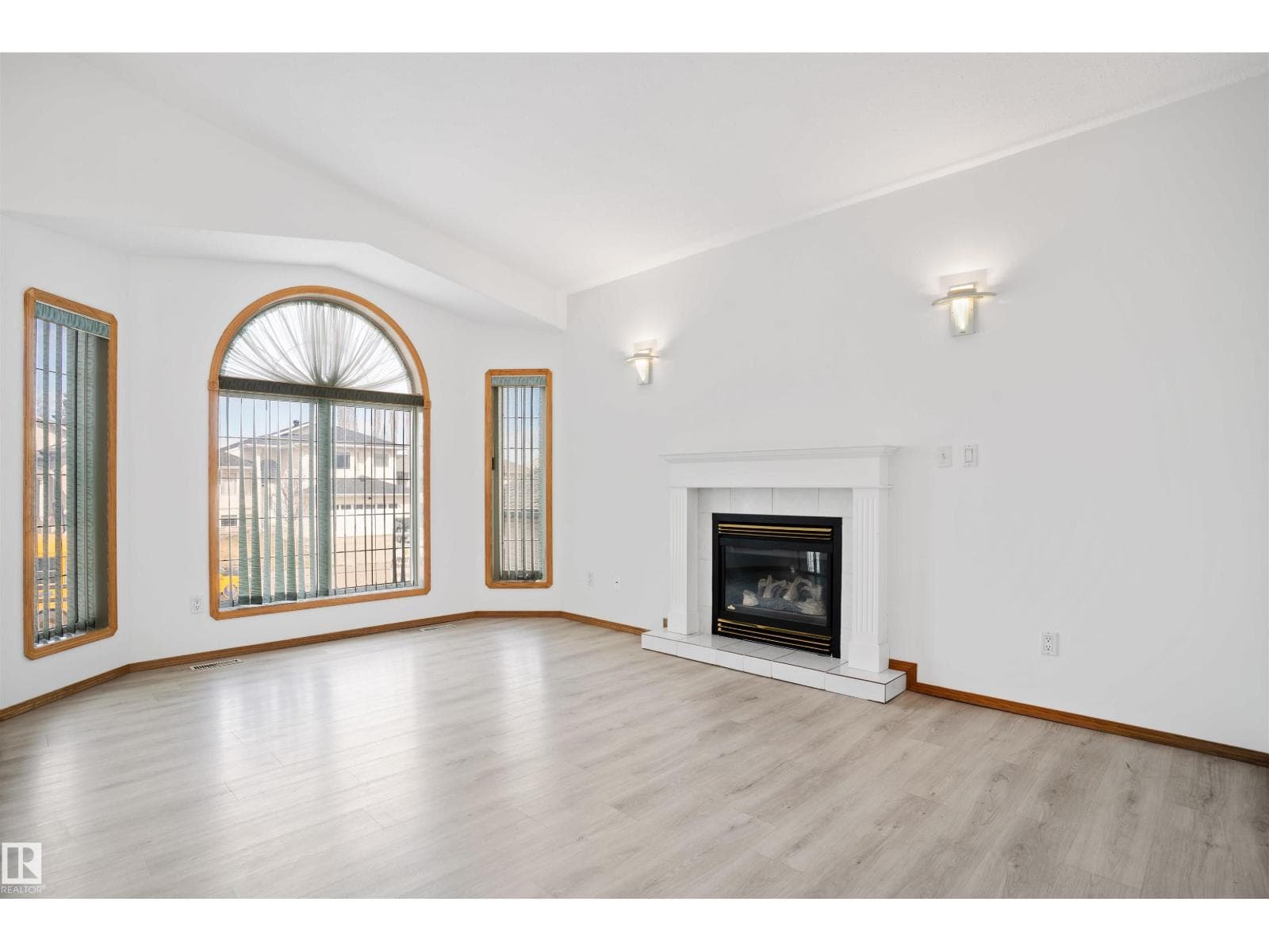 2915 151A AV NW — photo 5