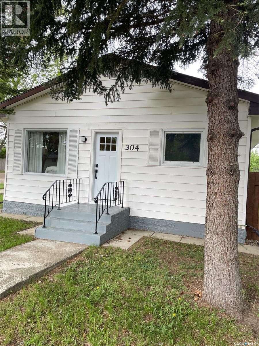 304 Brownlee STREET