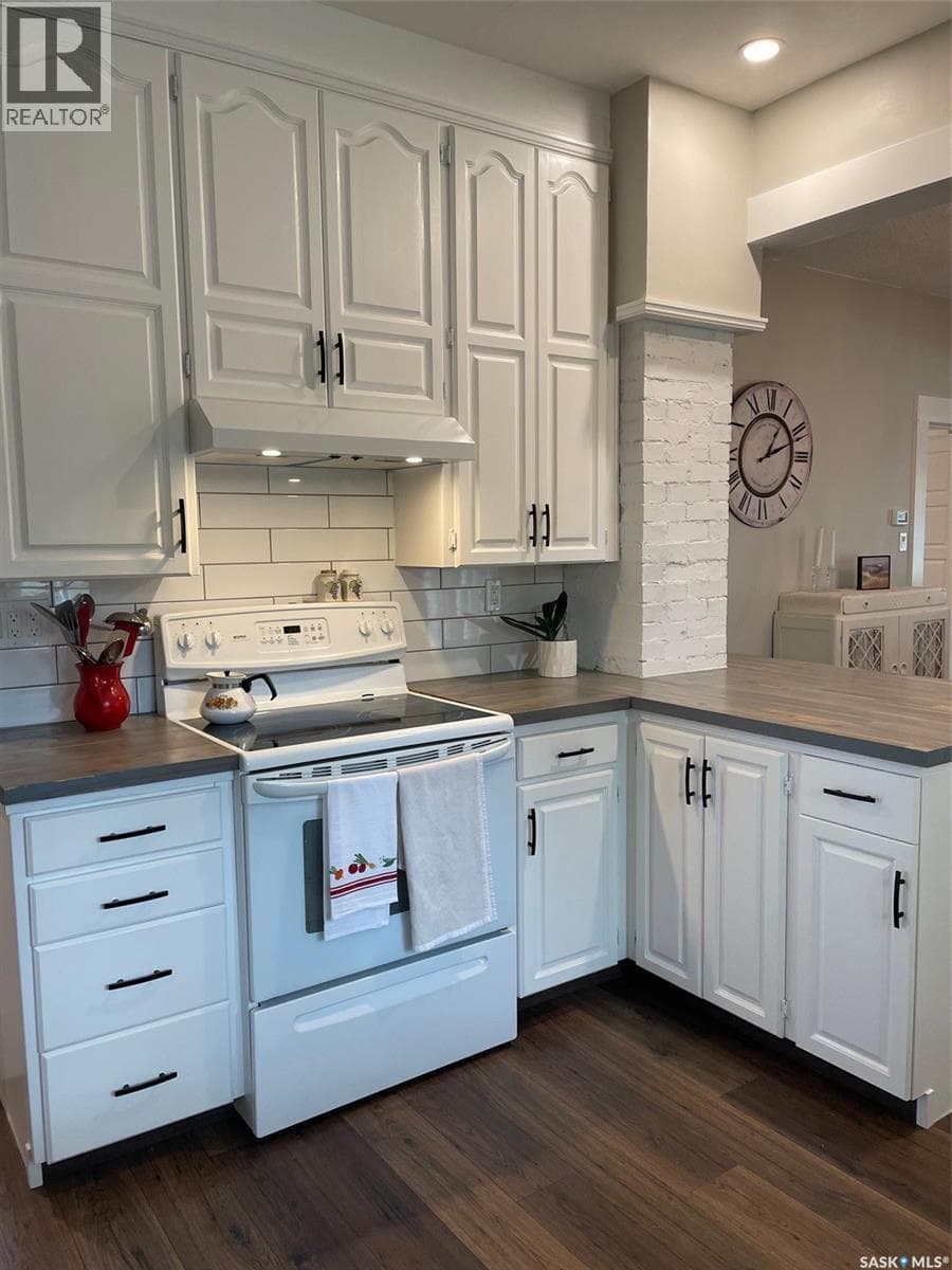 304 Brownlee STREET — photo 2