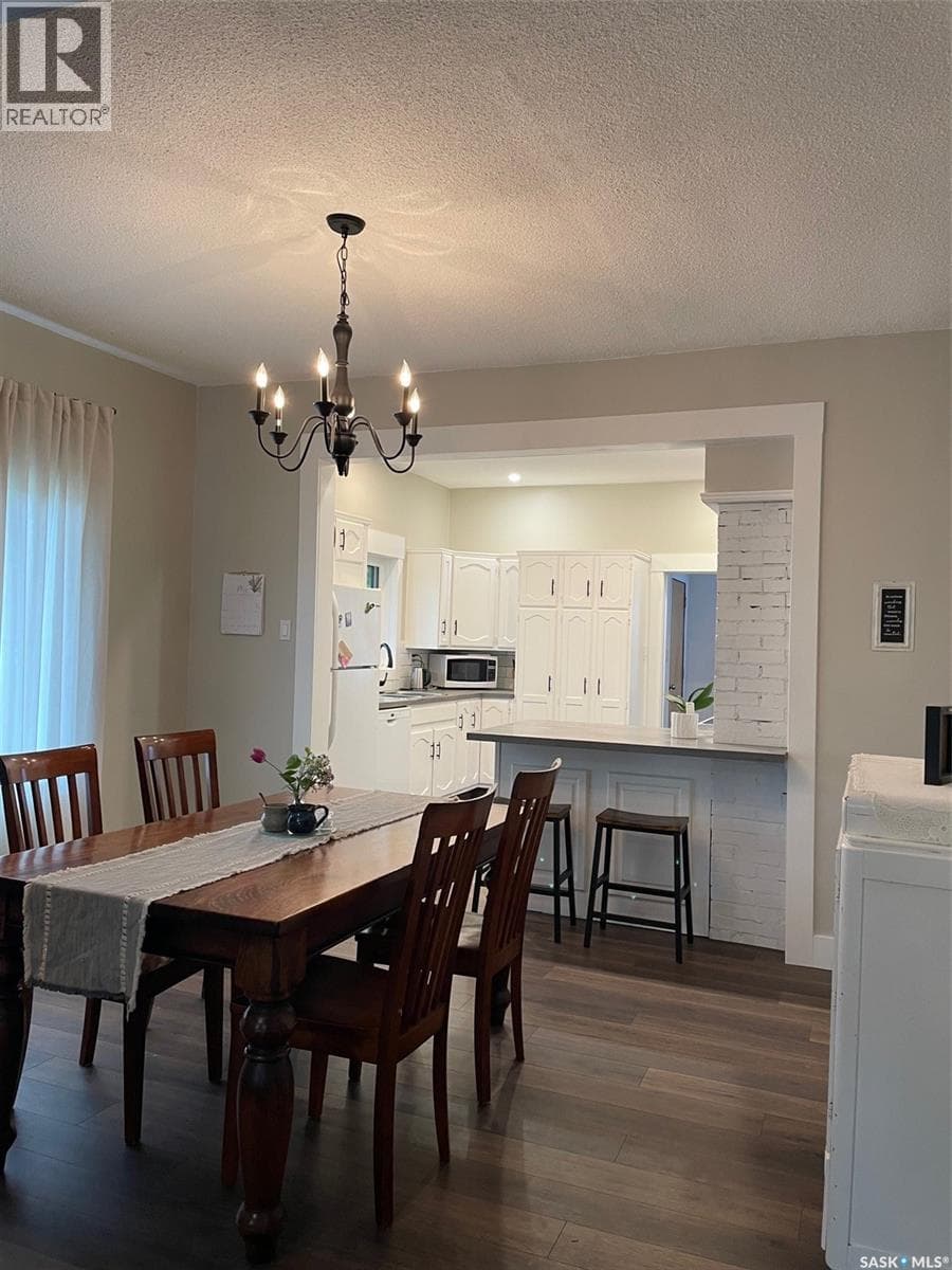 304 Brownlee STREET — photo 5
