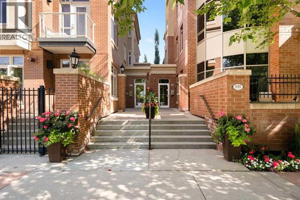 103, 660 Eau Claire Avenue SW photo 3